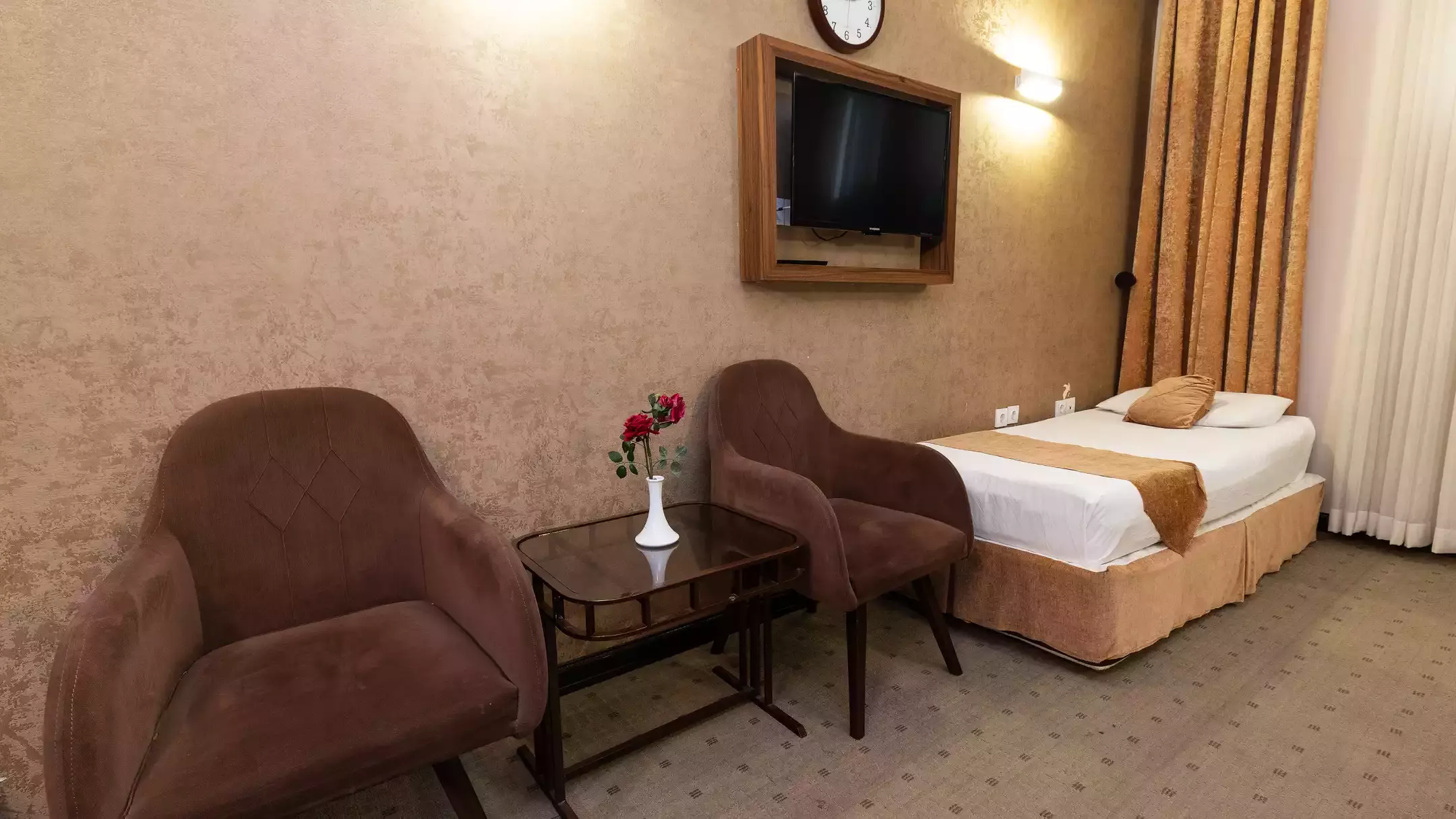 Alibaba https://cdn.alibaba.ir/ostorage/hotel-accommodation-images/67028df2f6ad7f9b8fab0714_66e6d80ba999ecc6ba316358_هتل ساکن - اتاق پنج تخته (2).webp